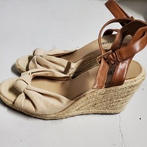 Knotted Wedges
